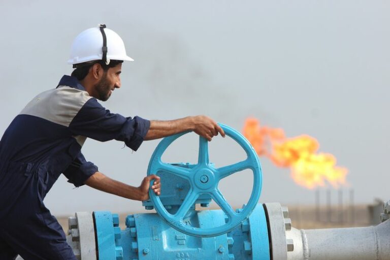 Oil prices set for positive week on demand hopes, Middle East tensions By Investing.com