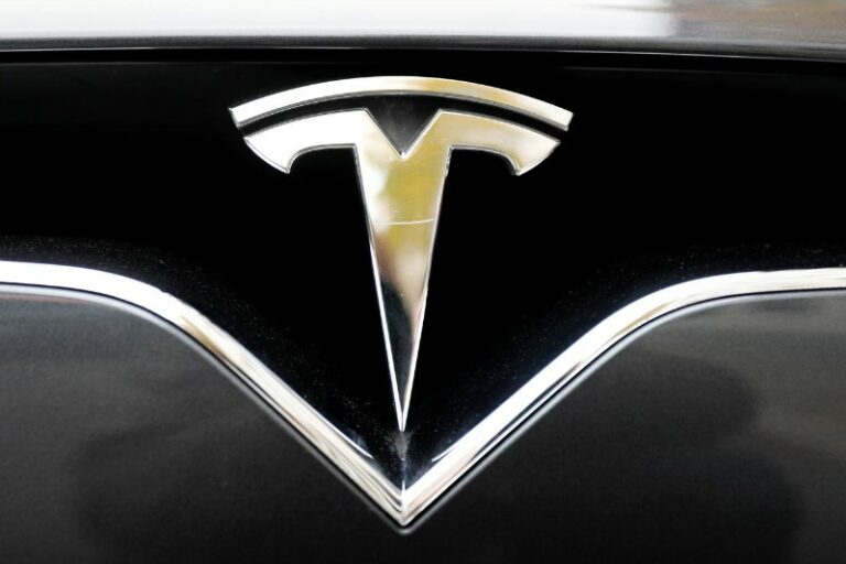 Biden withdraws nomination of official to head US auto safety agency By Reuters