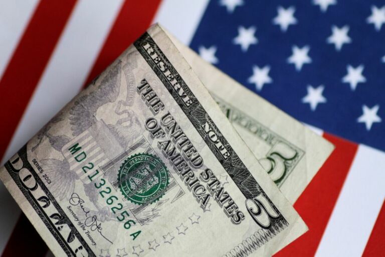 Dollar in demand after Fitch signals possible U.S. rating downgrade By Investing.com