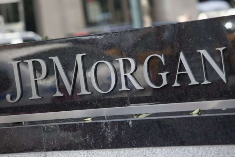 Exclusive-JPMorgan to close 21 First Republic Bank branches By Reuters
