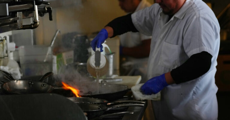 Defying Industry, California Lawmakers Vote for Employer-Paid Food Training