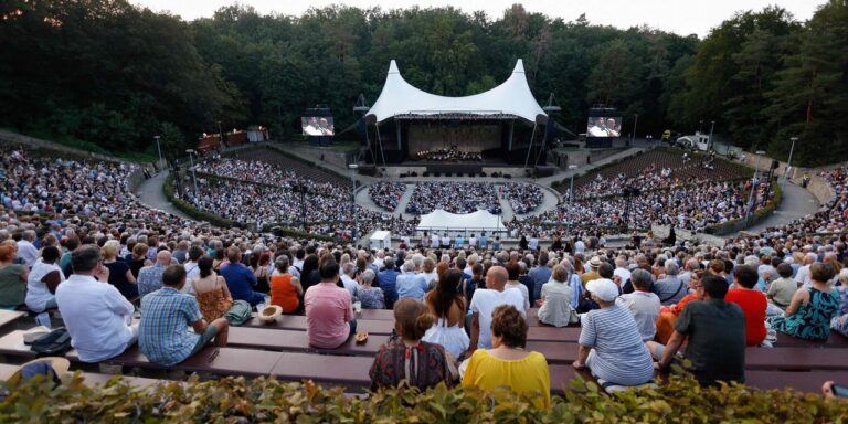 Last burst of leisure spending leads to modest U.S. growth in summer months, Fed’s Beige Book says