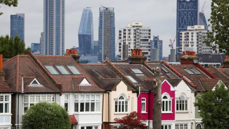 UK house prices shrink at fastest pace since 2009