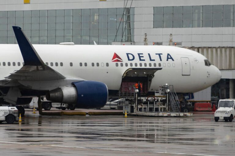 Should You Pick Delta Stock At $34 After Q3 Beat?