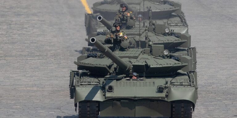 Ukrainian Man Calls Russian Tech Support to Help With Captured Tank