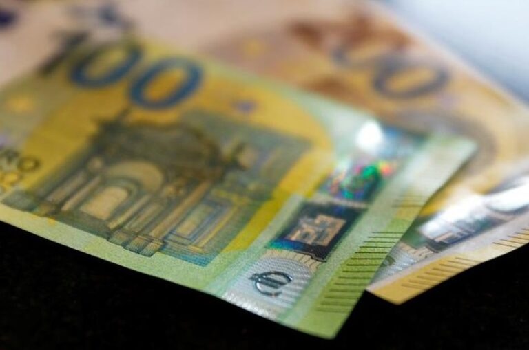 Euro weakens amid Middle Eastern conflict and regional growth concerns By Investing.com