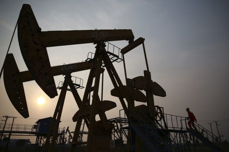 Oil rises on tightening crude supply By Reuters