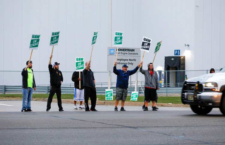 UAW expands strike against GM to include largest plant
