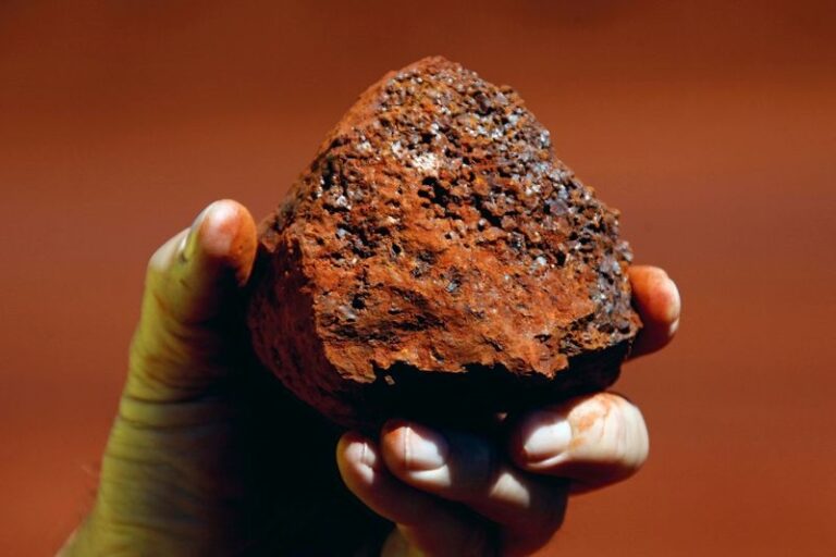 Iron ore futures edge up amid cautious trading and regulatory anticipation By Investing.com