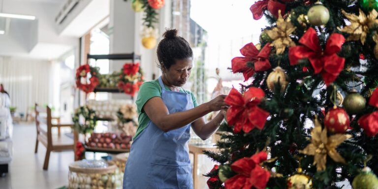 My Retail Job Made Me Hate Everything About the Holidays