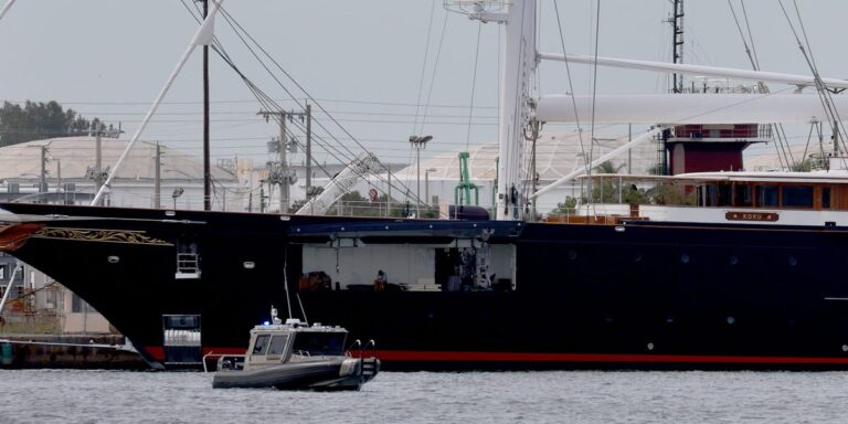 Please Don’t Bother Jeff Bezos on Vacation