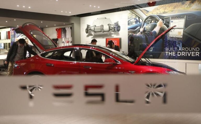 2024 ‘looks tough’ for Tesla, according to Bernstein By Investing.com