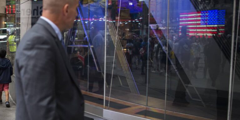 U.S. stock futures extend sell-off as 10-year Treasury yields rise to near 4% ahead of Fed minutes