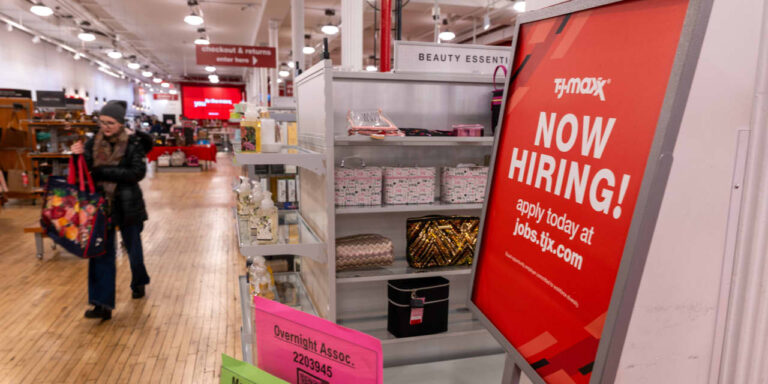 U..S. jobless claims drop to lowest level since October
