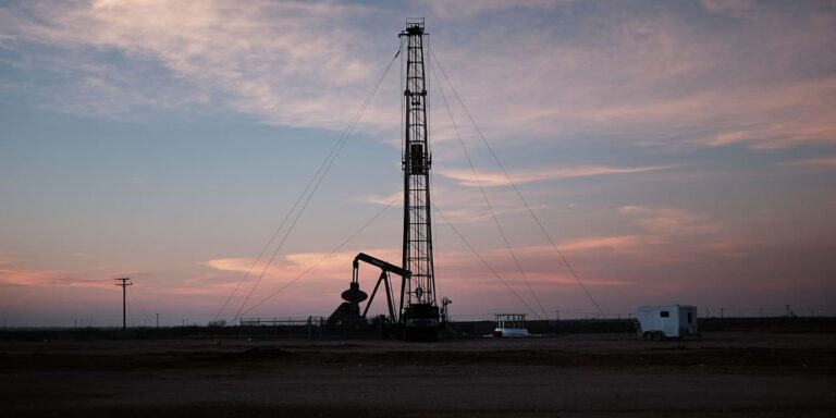 Oil prices pull back from highest levels of new year