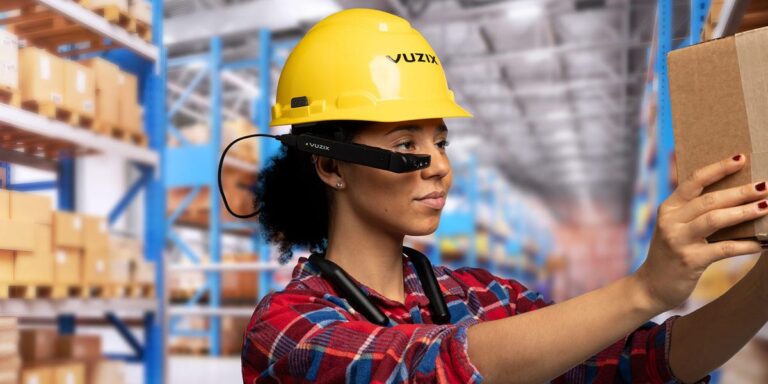 Logistics Companies Find Benefits in AR Headsets in Warehouses