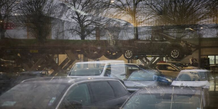 Car sales climb 5.4% and offer fresh proof of strong economy