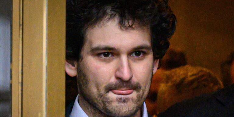 Sam Bankman-Fried Considered Going on Tucker Carlson After FTX Bankruptcy