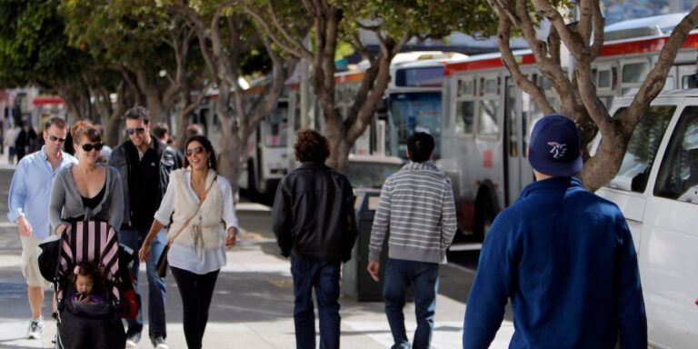 Americans Have Fewer Rich Friends in the Poorest Neighborhoods