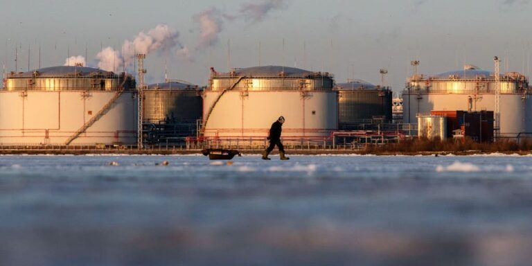 Ukraine Targeted 2 Russian Oil Hubs a Day After US Warning Not to Reported