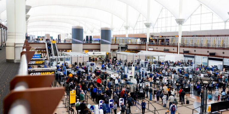 US Airports With the Longest and Shortest Walks to the Gate