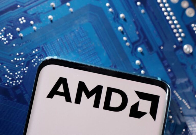 AMD shares dip on report of U.S. roadblock to sale of China-specific chip By Investing.com